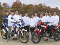 ホンダ アフリカツイン 新型の“新トリコ”とグランプリレッドへのこだわり…女子デザイナー談 画像