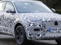 ジャガー E-PACE、初の大幅改良へ…デザイン刷新&290馬力のマイルドHV搭載 画像