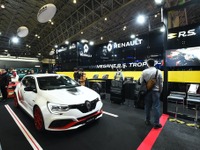 ルノー、量産FF車ニュル最速マシン『メガーヌR.S.トロフィーR』の購入申込み受付開始　価格は689万円 画像