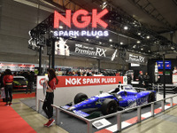 交換のメリットは想像以上！ NGKスパークプラグは佐藤琢磨＆松田次生トークショーも開催…東京オートサロン2020 画像