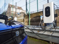 ホンダ、双方向充電器を英国に設置…EVの ホンダe が市役所に電力供給 画像