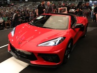 シボレー コルベット 新型、量産第一号車は300万ドルで落札…新車価格の約50倍 画像
