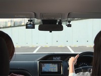 セルスター、視界をさえぎらない小型ドラレコ「CS-51FR」など発売 画像