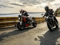BMWモトラッド、新型パラレルツイン『F900R/F900XR』を日本市場投入へ 画像