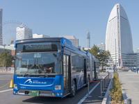 国産初のハイブリッド連節バス「BAYSIDE BLUE」が横浜でデビュー［動画］ 画像