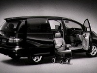 トヨタ『エスティマ』に秘密のアイテム搭載。なんと運転席シートが大変身 画像