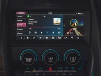 ジャガー Fタイプ 改良新型、音楽アプリ「Spotify」車載化…スマホ接続を不要に 画像