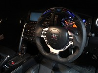 ダムド、R35 GT-R用スマートステアリングを発売…LEDで車両情報を表示 画像