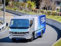 三菱ふそうeキャンターF-CELLを発表…ダイムラートラックはHVをパスしてEV／FCVへ 画像