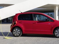 VW up!改良新型、2台に1台がEVに…需要がドイツで急増 画像
