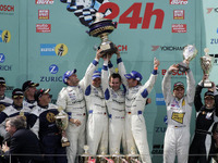 ニュルブルクリンク24時間耐久レース 決勝…戦い済んで、また日が暮れて 画像