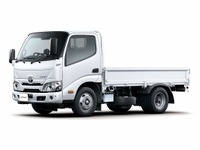 トヨタ ダイナ2t積系、夜間歩行者と昼間の自転車も検知するプリクラッシュセーフティを採用 画像