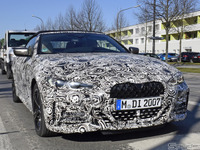 BMW 4シリーズ 新型、カブリオレにも「巨大グリル」を確認! 画像