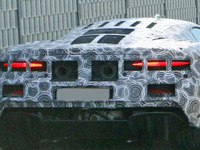 「570S」後継モデルか…マクラーレン新型ハイブリッド、鋭くテールライトが光る 画像