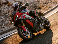 BMWモトラッド、新型アドベンチャースポーツ「S1000XR」発売へ 画像