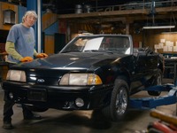 フォード マスタング5.0コンバーチブル でドラッグレース参戦!? MotorTrend 画像