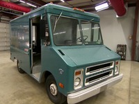 1973年式シボレー P30ステップバン をホットロッドに改造?! MotorTrend 画像