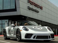 ポルシェ 911 先代「991」型の最終モデル、55万ドルで落札…新型コロナ支援に 画像