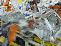 ジャガー・ランドローバー、5月18日から生産再開へ…社会的距離を保ちながら 画像