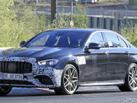 メルセデス Eクラス 改良新型の頂点『AMG E63』今夏登場か…高速テストを激写 画像