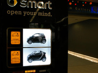 東京タワーにスマートの自動販売機が出現？ 画像