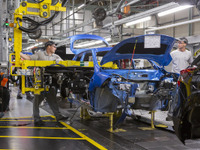 日産とPSAグループ、欧州生産を順次再開…およそ2か月ぶり 画像