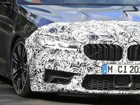 戦闘態勢は万全!BMW M5 改良新型、新デザインもくっきりと 画像