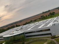 トヨタ、欧州本社に風力タービンとソーラーパネル設置…年間384MWhの電力を生成 画像