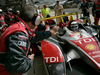 【ルマン08】21時間経過、アウディとプジョーが1周差でトップ争い 画像