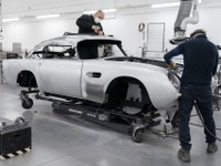 アストンマーティン『DB5ボンドカー』、25台を限定生産…回転式ナンバープレートなど再現 画像