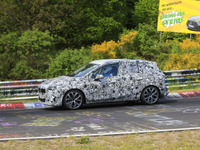 BMWのミニバンは走りが違う!アクティブツアラー「Mスポーツ」がニュルにあらわる 画像
