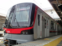 東武メトロ直通 座席指定「THライナー4号」乗車…新設した渡り線で緩行線へ、駅員配置なしで北千住で運転停車 画像