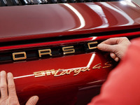 全車にゴールドのロゴ、ポルシェの「ヘリテージデザインエディション」…1950-60年代の特長を再現 画像