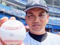メルセデスベンツのマーク入りボール、千葉ロッテマリーンズが試合で使用 画像