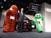 日産、旅フェアに出展…セレナのガチャピン仕様、ラフェスタのムック仕様 画像