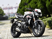 【トライアンフ ストリートトリプルS 試乗】国産車に真っ向勝負！CB650Rキラーの最右翼…伊丹孝裕 画像