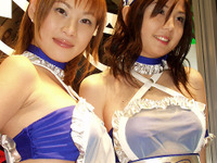 【オートサロン2002速報】過激!! コンパニオンの衣装はフルブースト! 画像