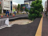 新横浜駅近くの相鉄・東急直通線工事現場で道路が陥没…6月17日の解除を目指して車線規制が続く 画像