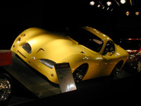 【オートサロン2002速報】TVR? バットモービル? スズキ『隼プロトタイプ』だっ! 画像