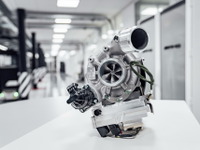 メルセデスAMG、電動ターボを次世代モデルに搭載…開発は最終段階に 画像