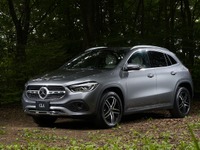 【メルセデスベンツ GLA 新型】初の全面改良…上野社長「オールラウンドなコンパクトSUV」 画像