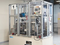 トヨタ、スタンプ式めっき処理装置を開発　環境負荷低減や工程短縮を実現 画像
