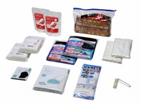 マツダ純正「車中泊セット」発売、常時車両搭載で予期せぬ災害に備える 画像