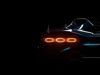 ランボルギーニの新型車、ティザーイメージ 7月8日に実車発表 画像