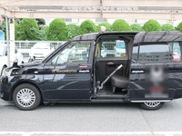 タクシーを改造した新型コロナ軽症患者移送車 日本交通が運行を開始 画像