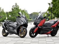 【ヤマハ TMAX560 ＆ XMAX 比較試乗】便利なだけのスクーターとは一味違う！その実力とは…青木タカオ 画像