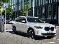BMWブランド初、EVのSUV『iX3』発表…航続は最大520km 画像