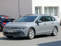 VW ゴルフ ヴァリアント 新型、右ハンドルのベースグレードをスクープ!PHEVの設定は 画像