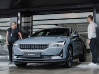 ポールスター初のEV、408馬力のスポーツセダン…欧州で最初の1台を納車 画像