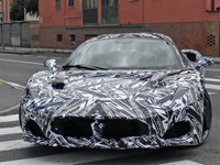 マセラティの新型スーパーカー『MC20』、その全貌が見えてきた…縦型ヘッドライトはF430風 画像